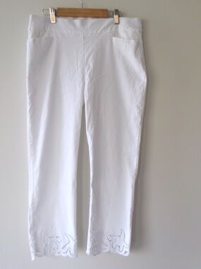 Chico's White Cropped Pants with Eyelet Starfish Detail Size 8 Nautical Chic
